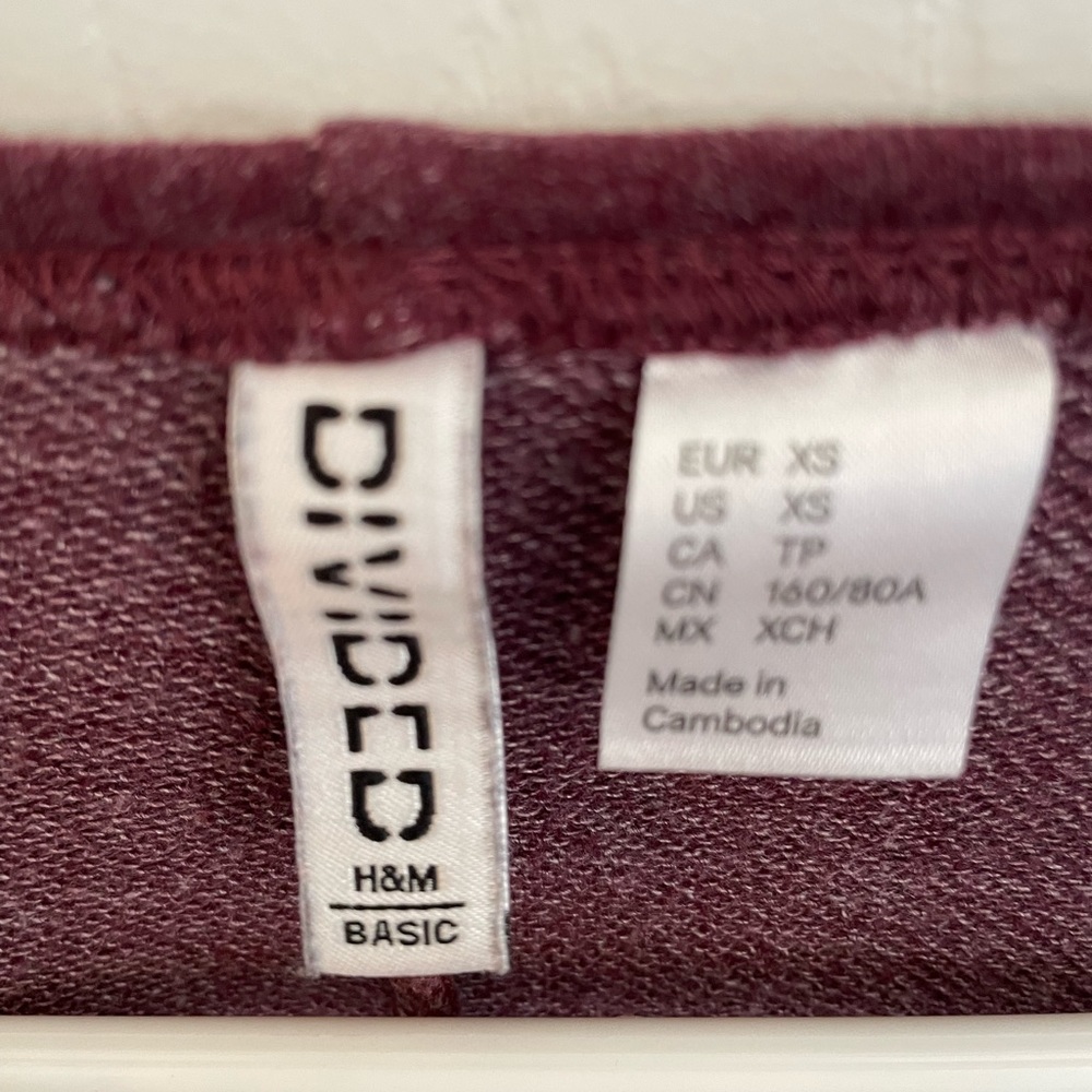 ❤️H&M Basics Maroon Top - Picture 2 of 3
